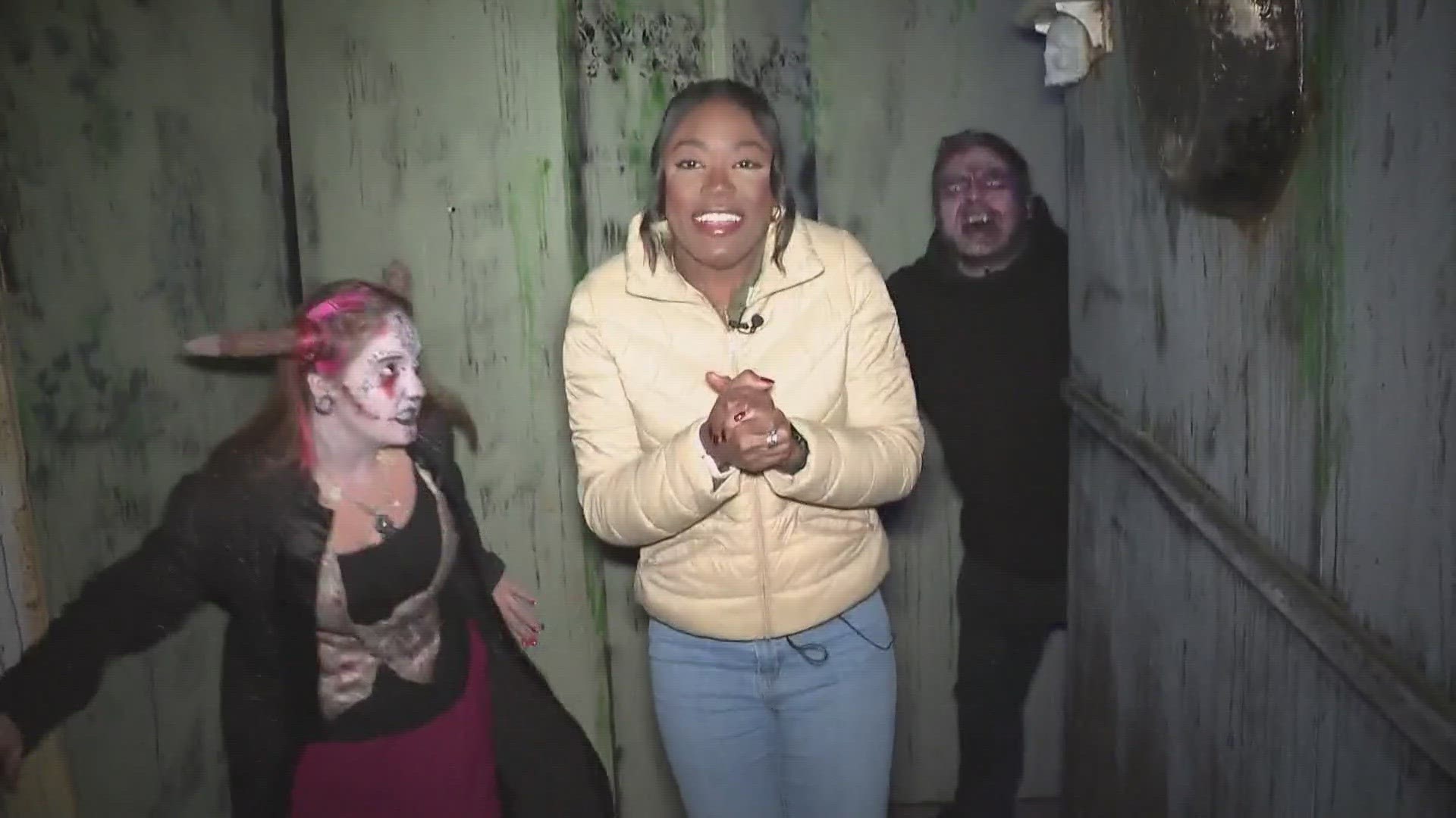 3News' Kierra Cotton got spooked while giving a behind-the-scenes look at Bloodview Haunted House.