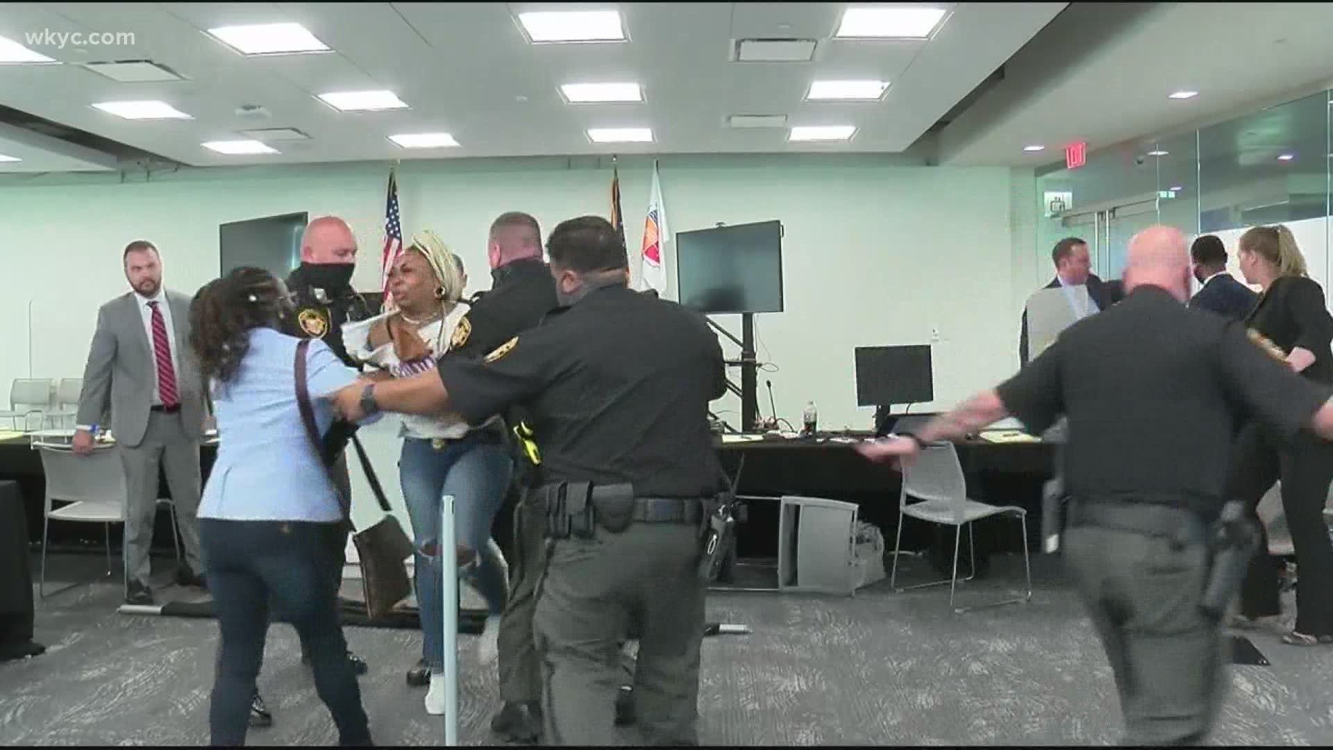 Victim S Mother In Tevin Biles Thomas Case Lunges At Him In Court Wkyc Com