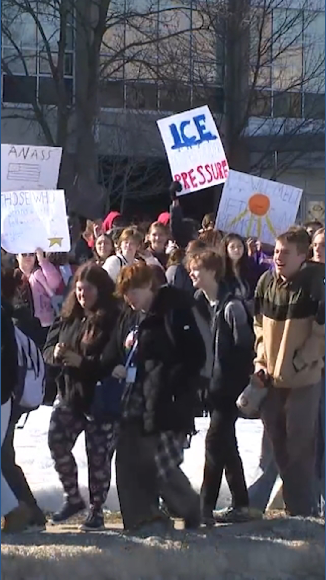 Lakewood High School students stage walkout in protest of ICE | wkyc.com