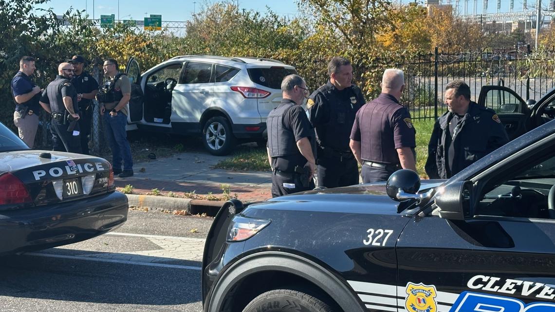 2 arrested after carjacking leads to chase, crash in Cleveland | wkyc.com