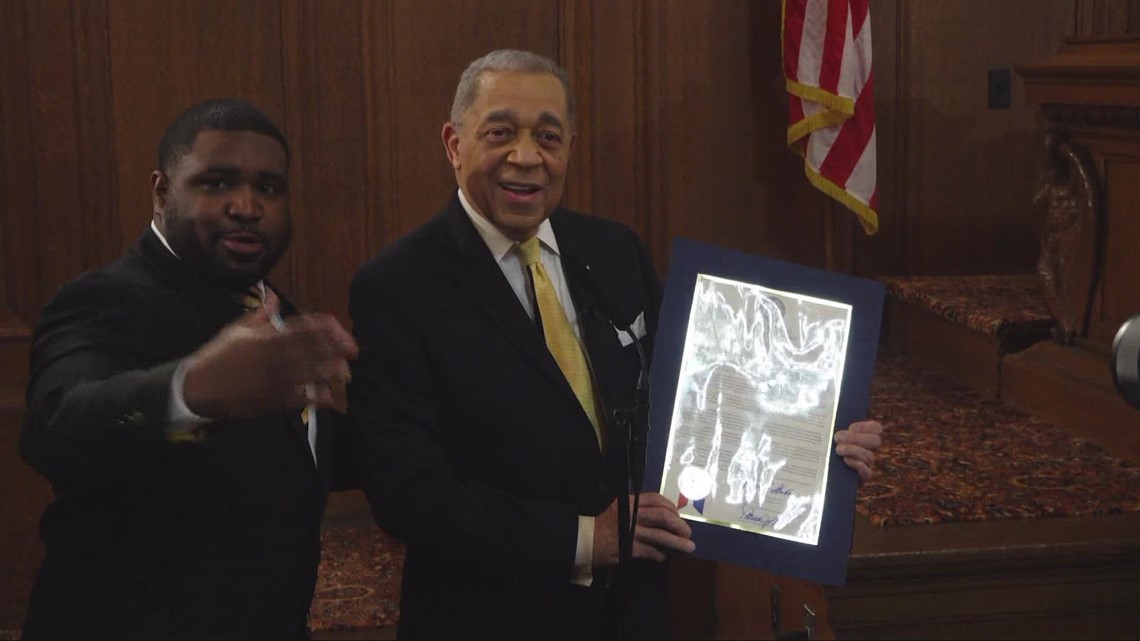 3News' Leon Bibb honored with proclamation from Cleveland City Council