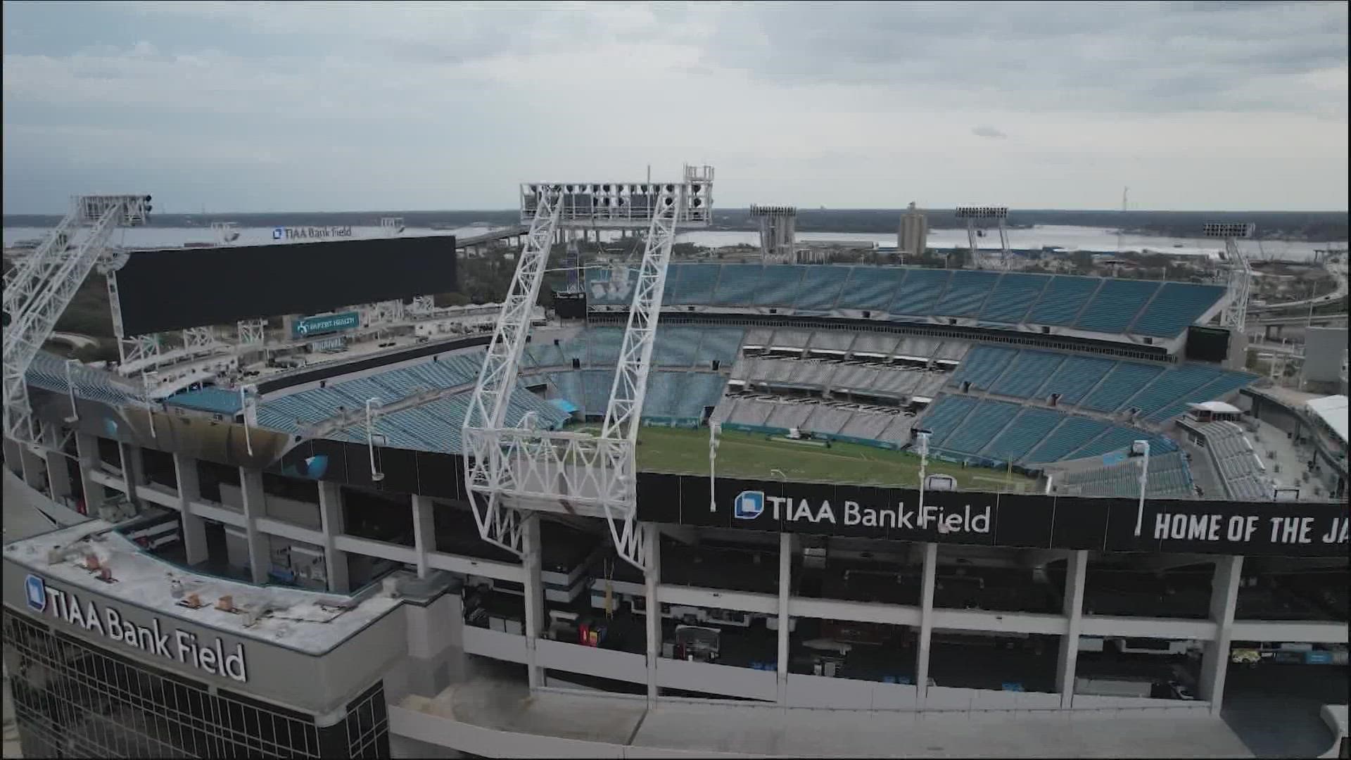 Jaguars President Mark Lamping told an online news site that the redesigned TIAA Bank Field will include a roof.