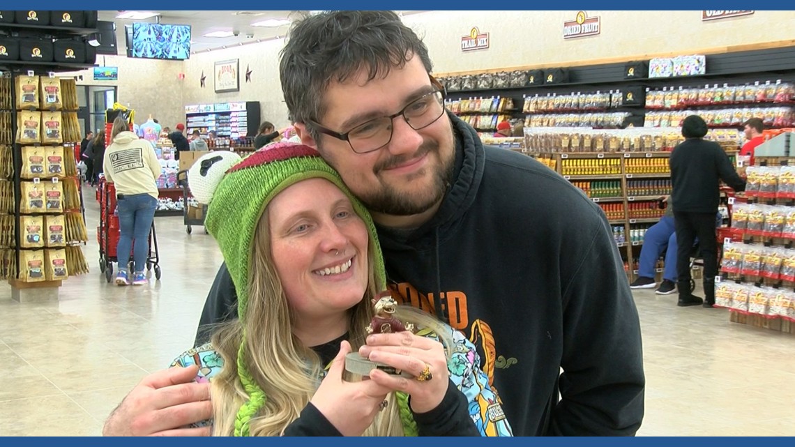 Pittsburgh couple 'fuels' their love at Ohio's first Buc-ee's