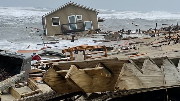VIDEO: 2 homes collapse into the ocean as tidal flooding impacts the Outer Banks