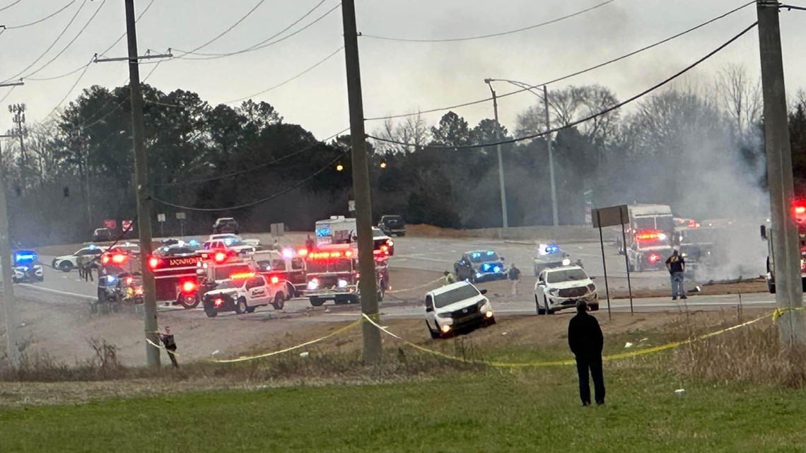Black Hawk military helicopter crashes near Huntsville, Alabama